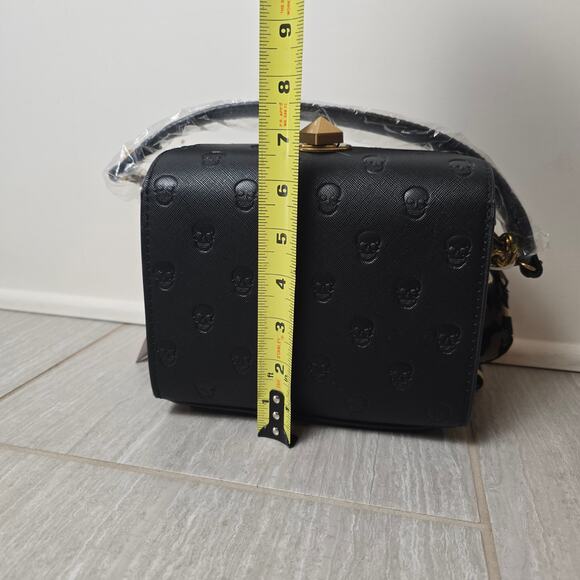 NWT Betsey Johnson Skull Crossbody Bag with Leopard Strap and Gold Chain - Picture 8 of 11